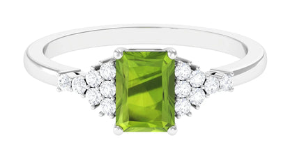 3 Ct Emerald Peridot Gemstone Prong Setting Engagement Ring In Yellow Gold