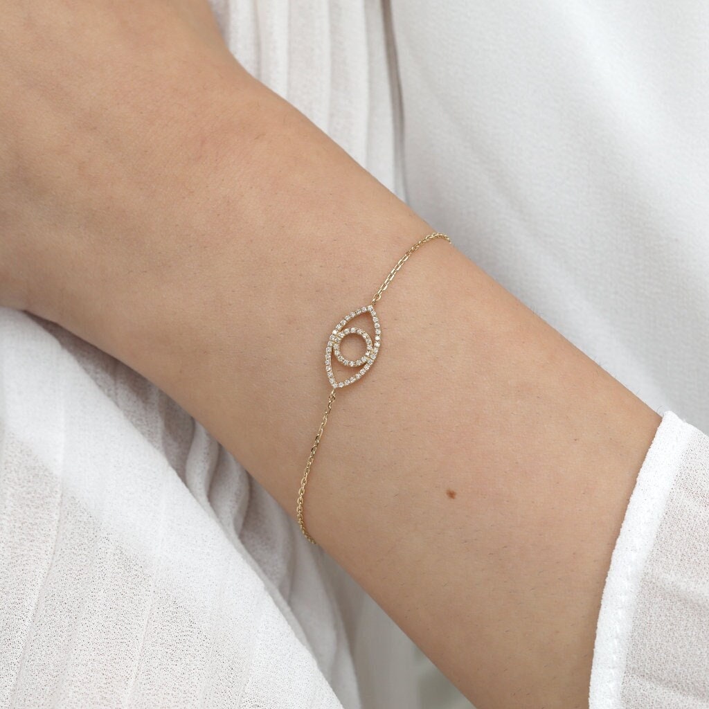 Round Cut Diamond Evil Eye Bracelet for Her Gift