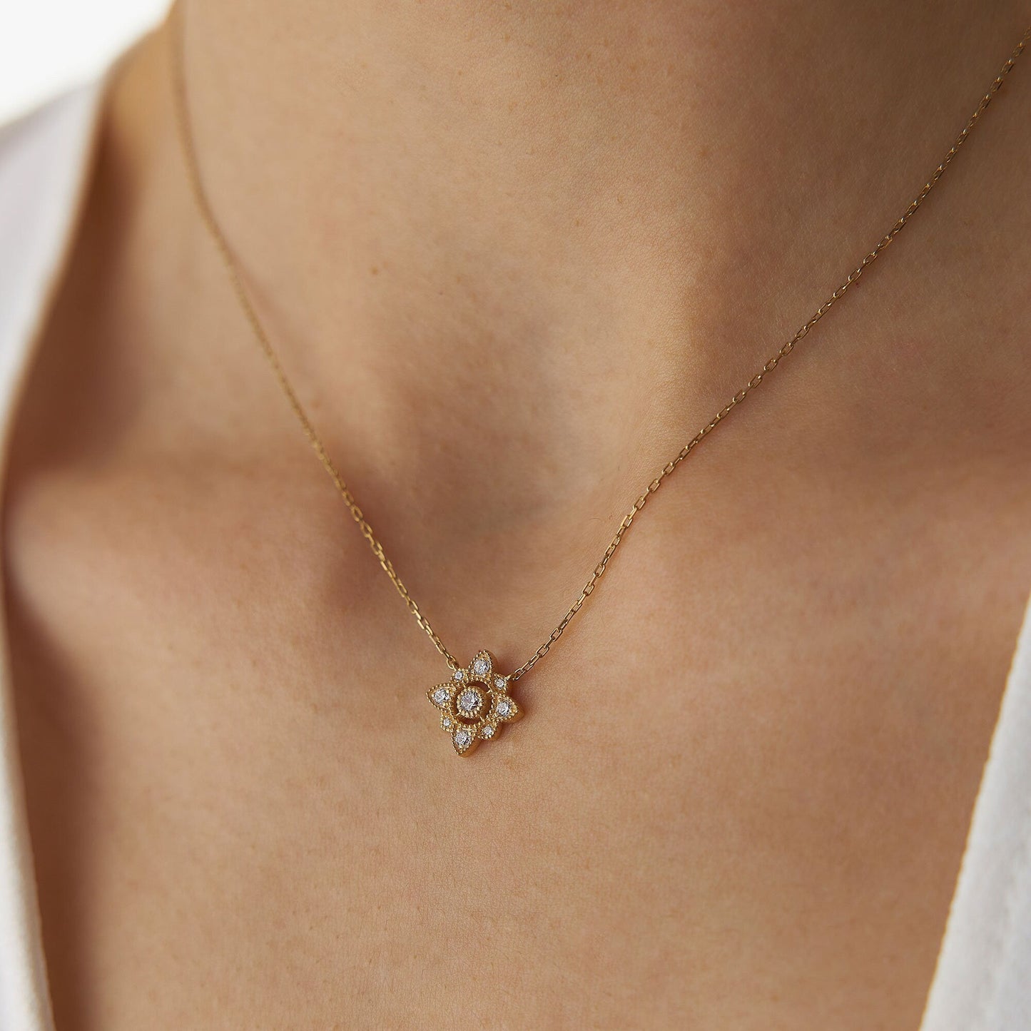 Round Cut Diamond Floral Vintage Necklace for Christmas Gift